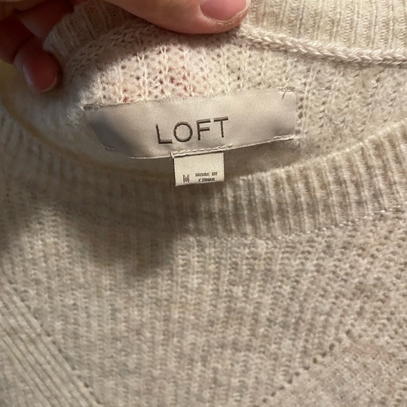 Women’s medium Loft sweater. - Picture 3 of 4